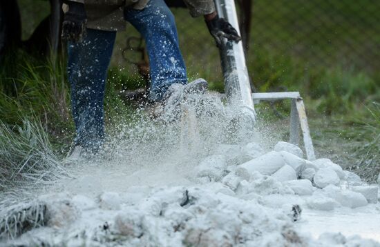 Drilling water holes in Crimea's private sector