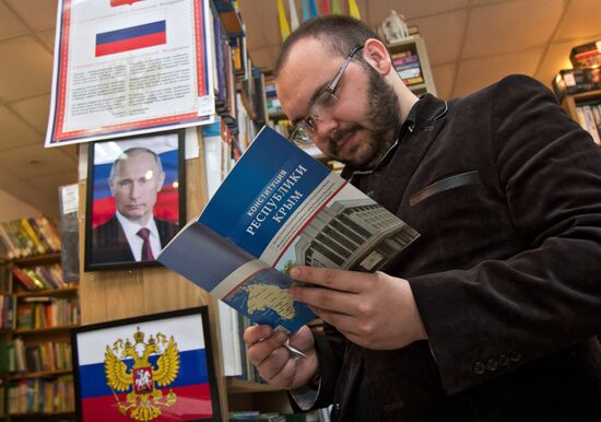 Selling the Republic of the Crimea Constitution in the peninsula
