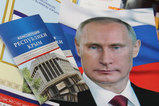 Selling the Republic of the Crimea Constitution in the peninsula