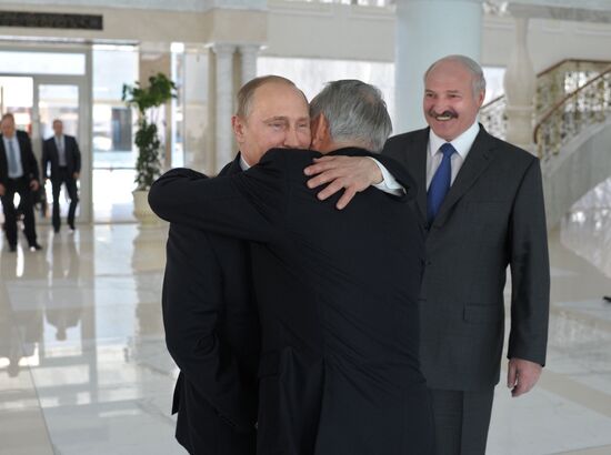 Vladimir Putin visits Belarus to attend EAEU meeting