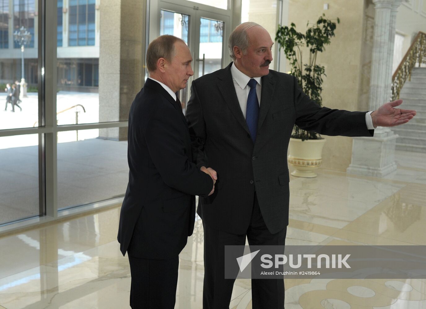 Vladimir Putin visits Belarus to attend EAEU meeting