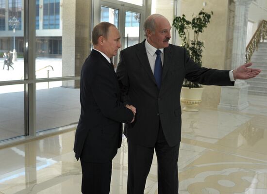 Vladimir Putin visits Belarus to attend EAEU meeting