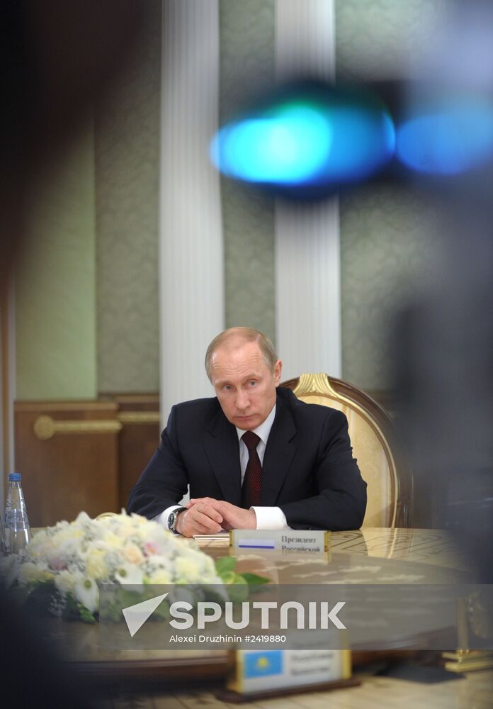 Vladimir Putin visits Belarus to attend EAEU meeting