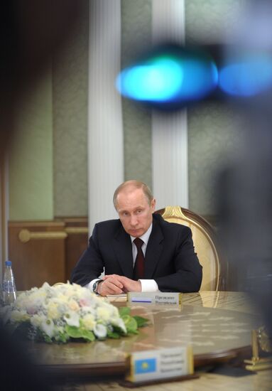 Vladimir Putin visits Belarus to attend EAEU meeting
