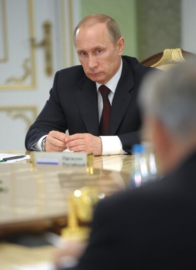 Vladimir Putin visits Belarus to attend EAEU meeting