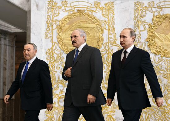 Vladimir Putin visits Belarus to attend EAEU meeting