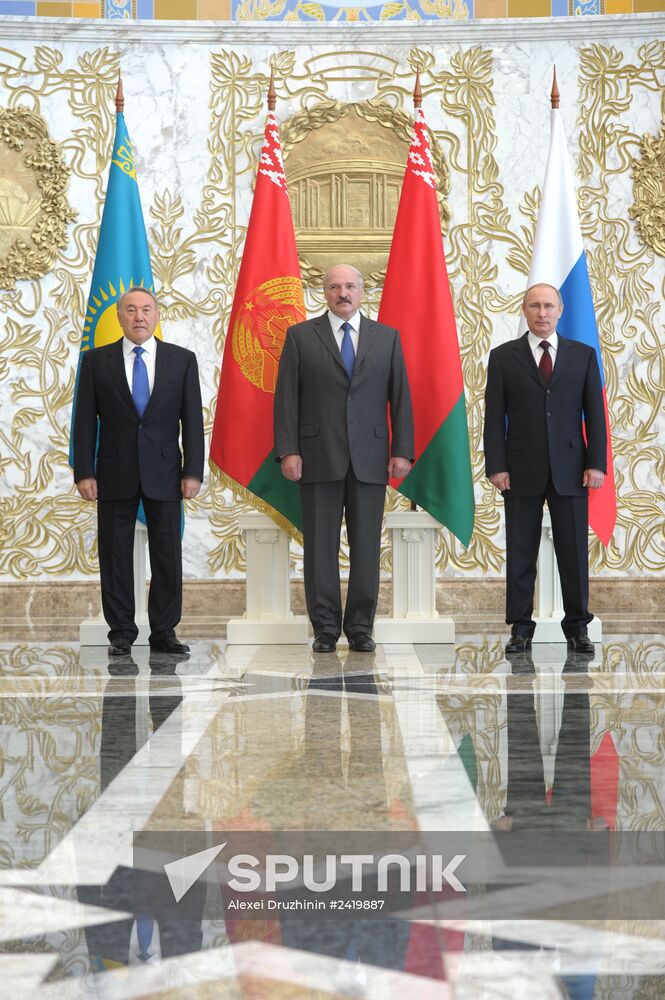 Vladimir Putin visits Belarus to attend EAEU meeting