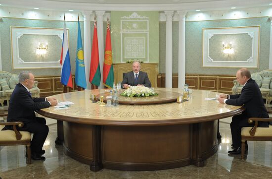 Vladimir Putin visits Belarus to attend EAEU meeting