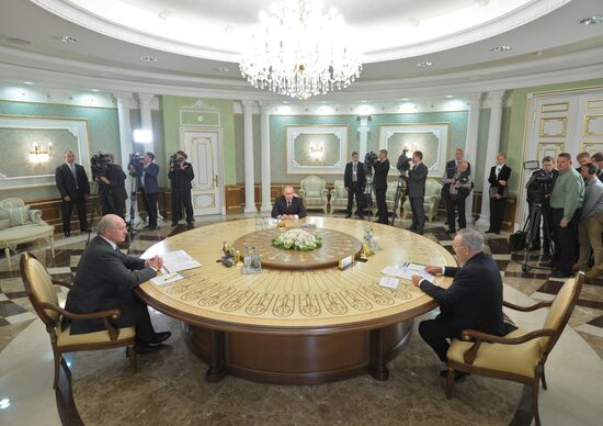 Vladimir Putin visits Belarus to attend EAEU meeting