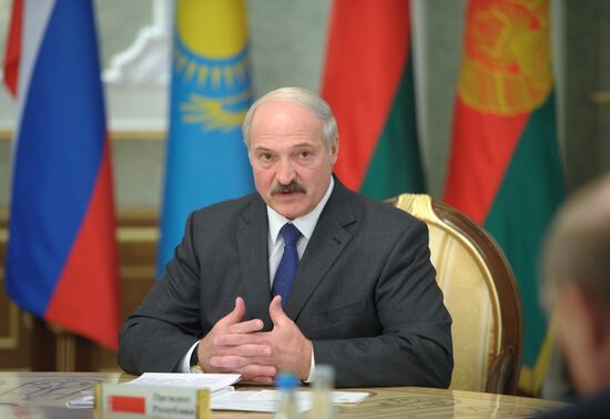 Vladimir Putin visits Belarus to attend EAEU meeting