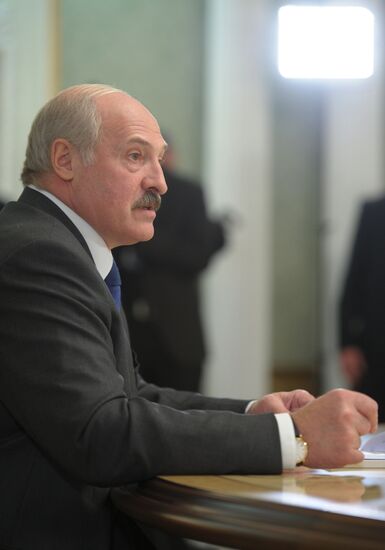 Vladimir Putin visits Belarus to attend EAEU meeting