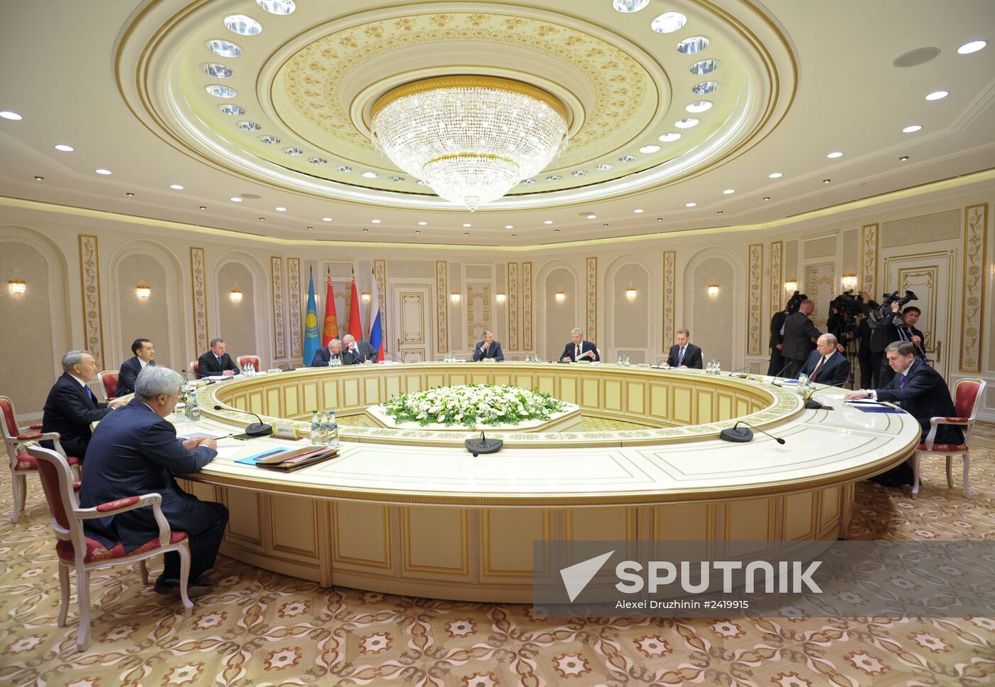 Vladimir Putin visits Belarus to attend EAEU meeting
