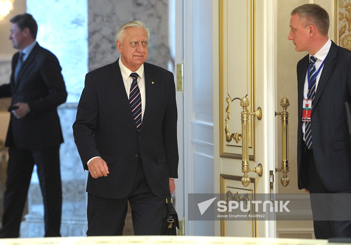 Vladimir Putin visits Belarus to attend EAEU meeting