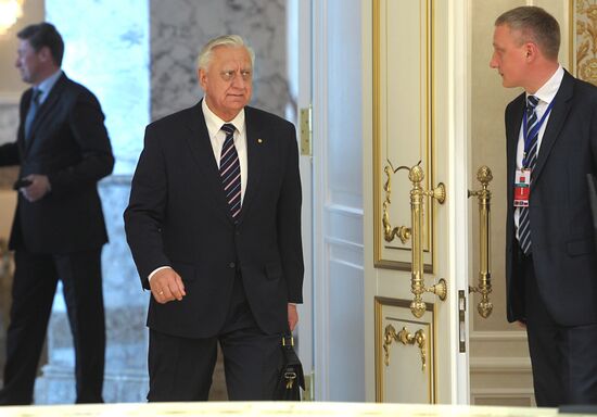 Vladimir Putin visits Belarus to attend EAEU meeting