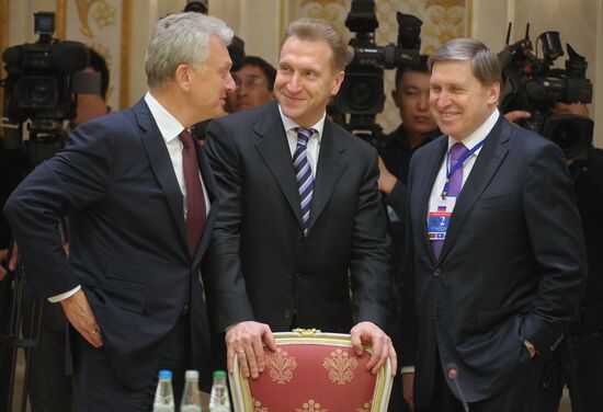 Vladimir Putin visits Belarus to attend EAEU meeting