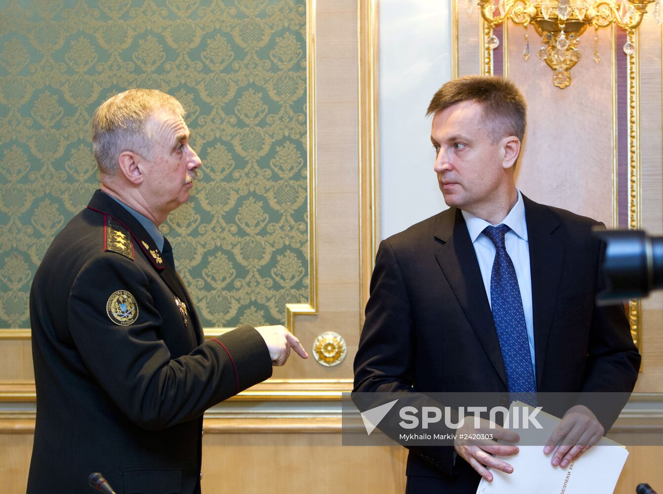 Oleksandr Turchynov holds meeting in Kiev with heads of regions