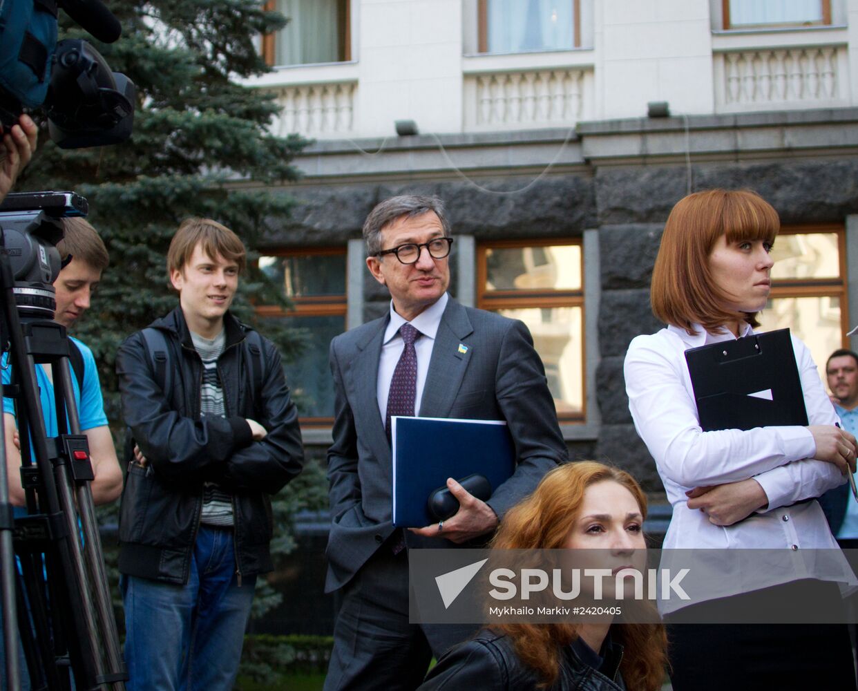 Ukraine's acting president holds meeting with heads of regional administrations