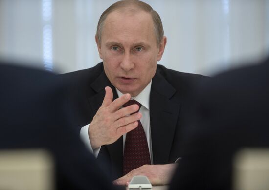 Vladimir Putin holds meeting with members of Federation of Independent Trade Unions