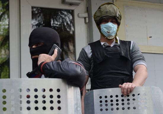 Federalization supporters seize police station in Krasnoarmeisk, Donetsk Region