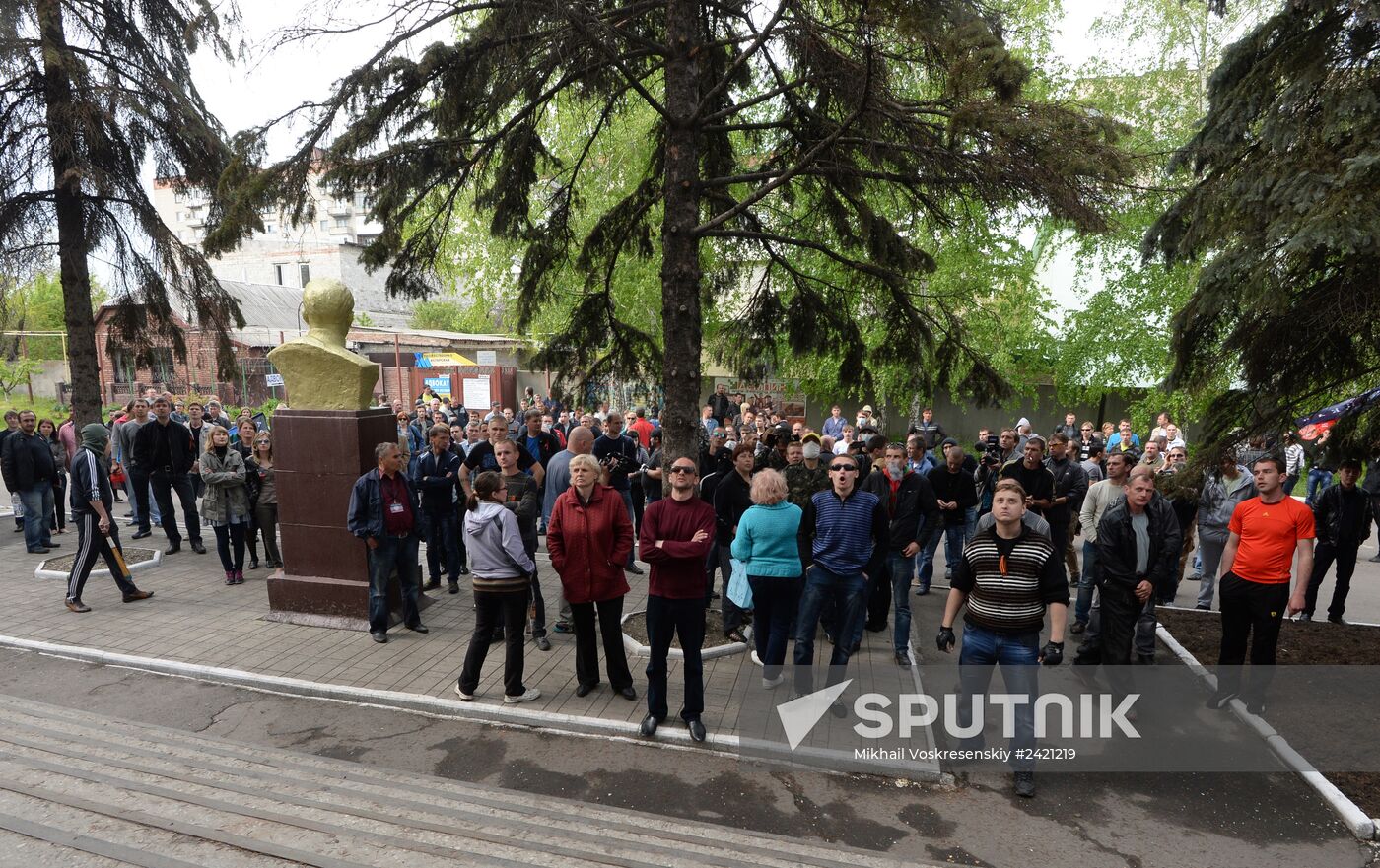 Federalization supporters seize police station in Krasnoarmeisk, Donetsk Region