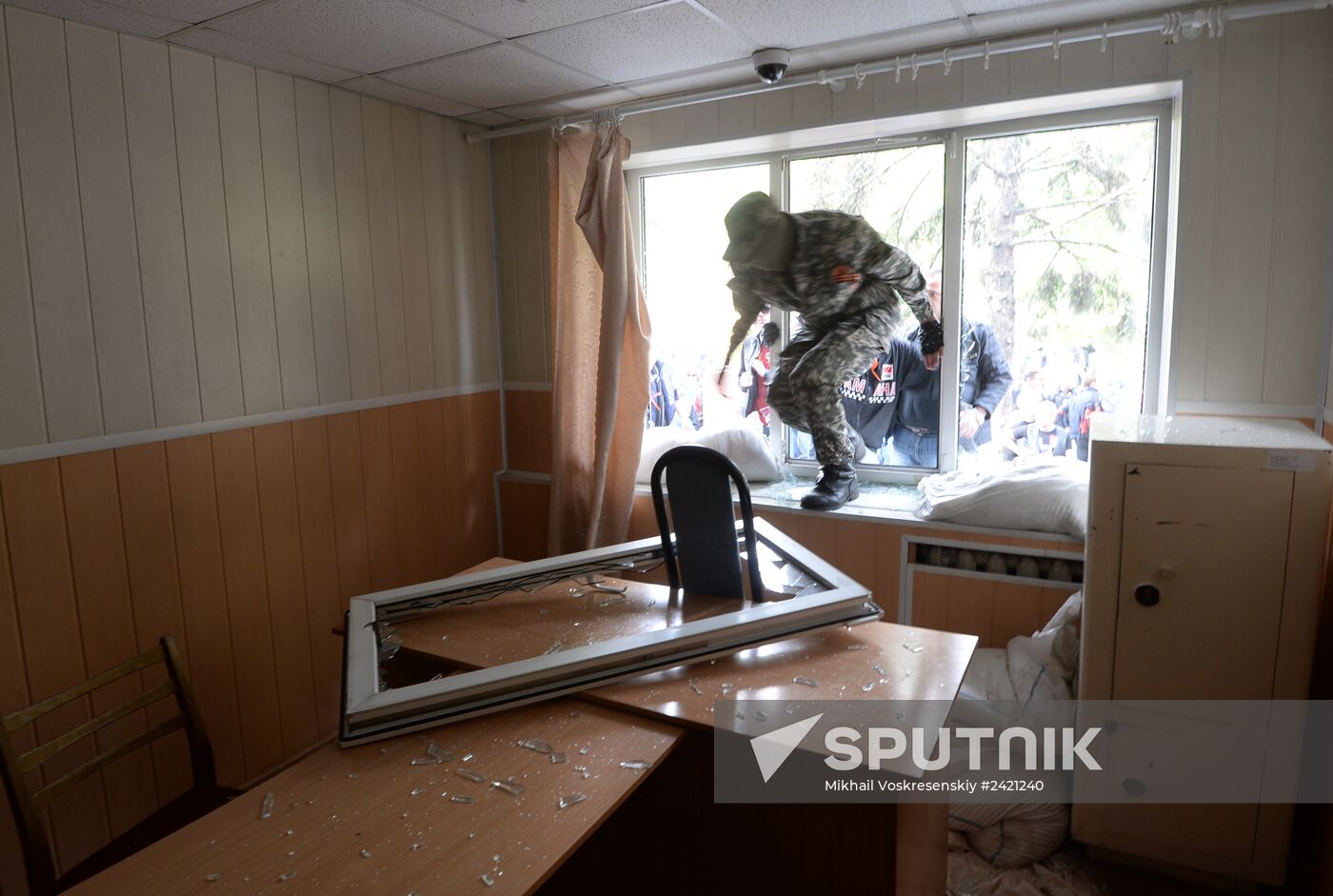 Federalization supporters seize police station in Krasnoarmeisk, Donetsk Region