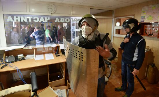 Federalization supporters seize police station in Krasnoarmeisk, Donetsk Region