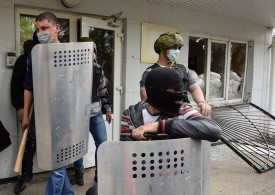 Federalization supporters seize police station in Krasnoarmeisk, Donetsk Region