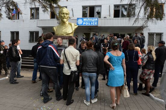 Federalization supporters seize police station in Krasnoarmeisk, Donetsk Region
