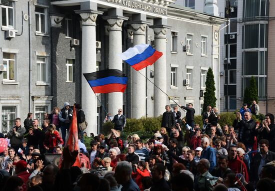 Federalization supporters seize Donetsk regional prosecutor's office