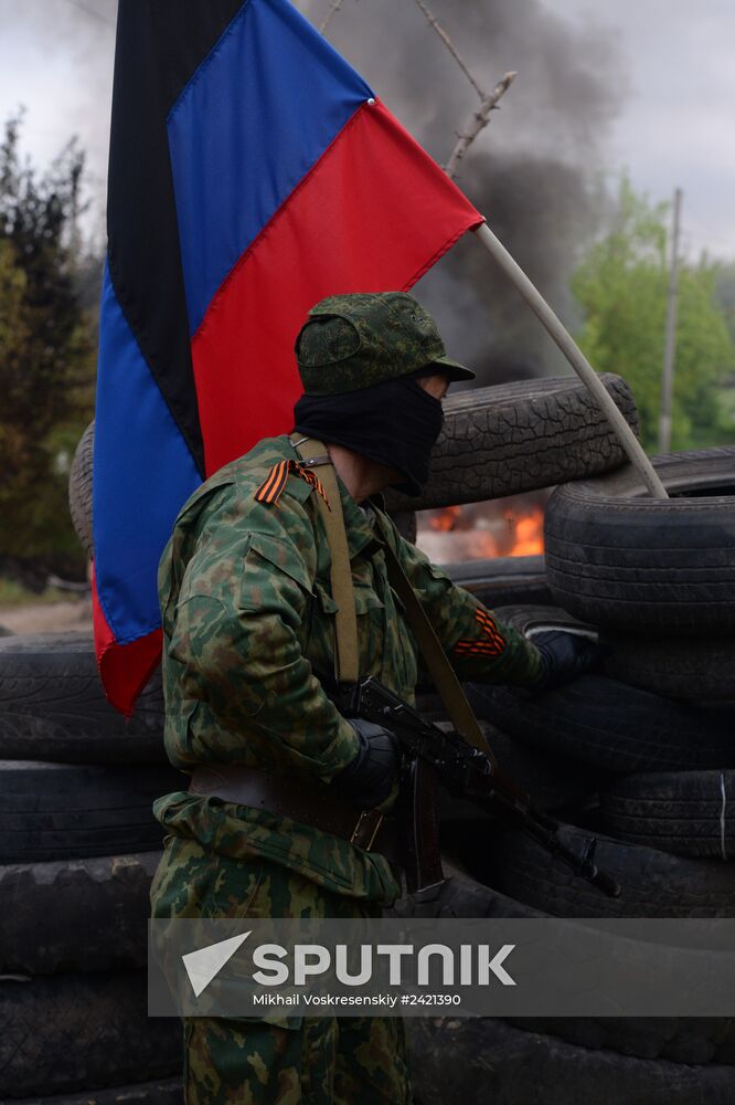 Ukrainian troops launch assault on Slavyansk