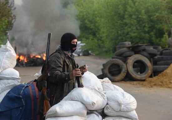 Ukrainian troops launch assault on Slavyansk