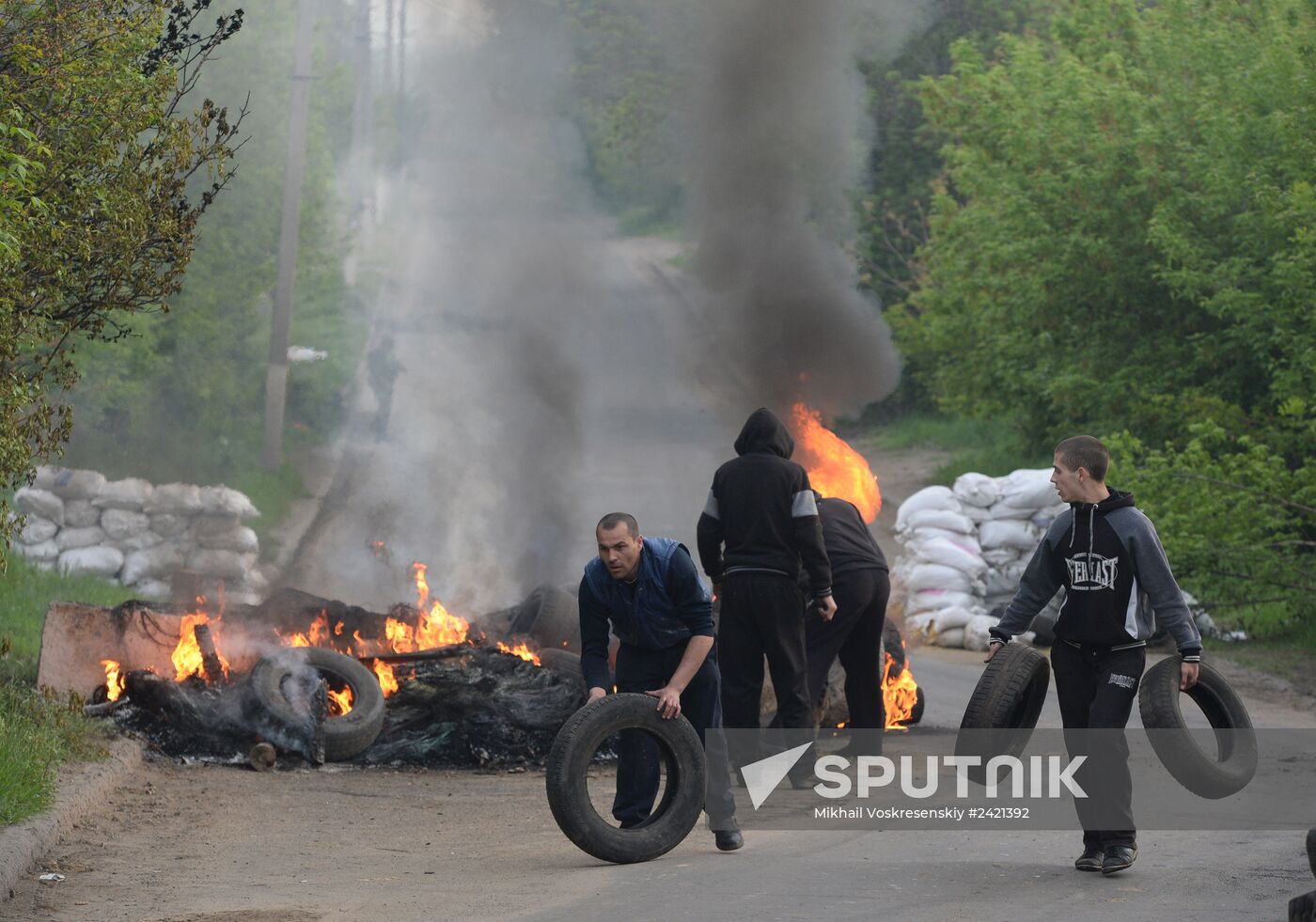 Ukrainian troops launch assault on Slavyansk