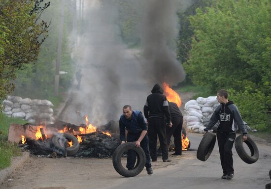 Ukrainian troops launch assault on Slavyansk