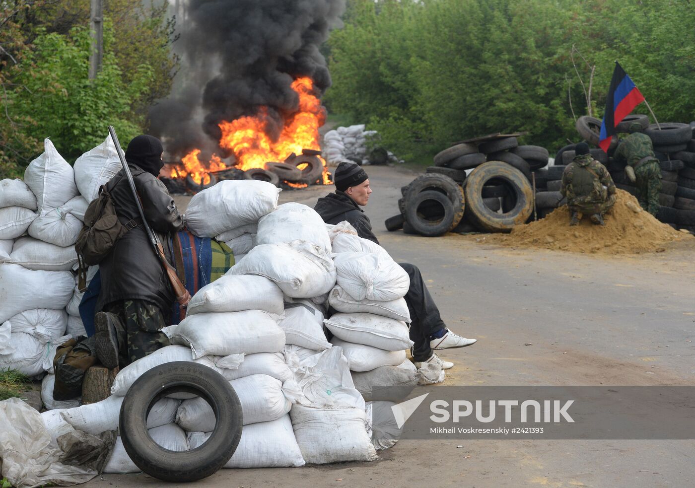 Ukrainian troops launch assault on Slavyansk