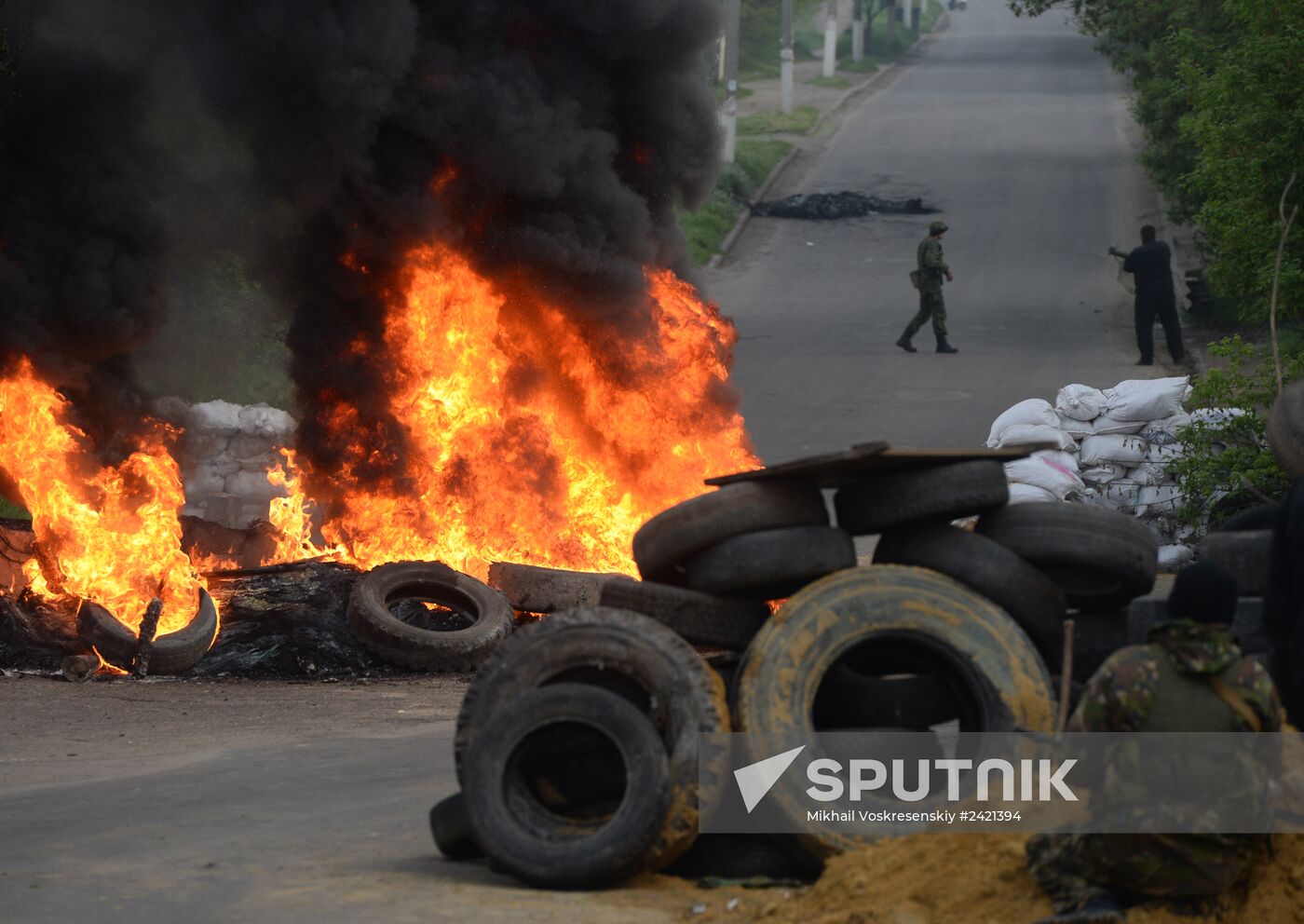 Ukrainian troops launch assault on Slavyansk
