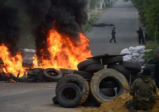 Ukrainian troops launch assault on Slavyansk