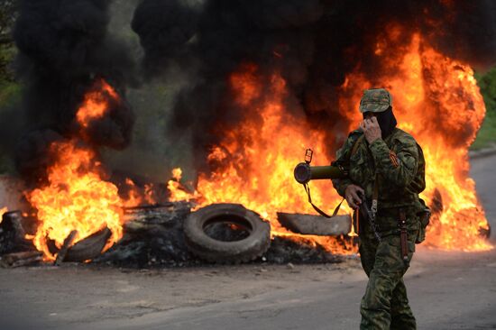 Ukrainian troops launch assault on Slavyansk