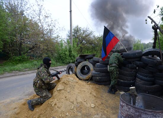 Ukrainian troops launch assault on Slavyansk