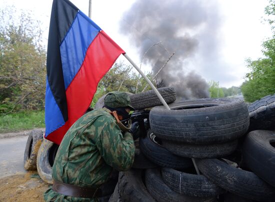 Ukrainian troops launch assault on Slavyansk