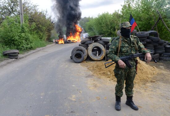 Ukrainian troops launch assault on Slavyansk