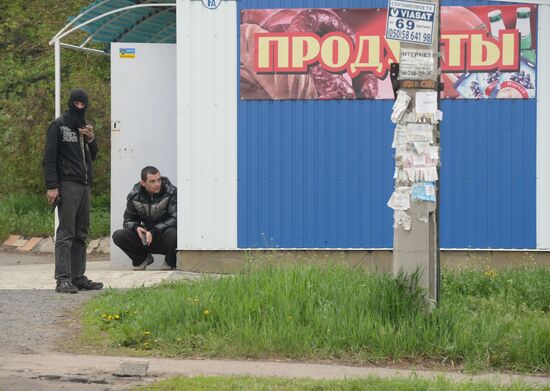 Ukrainian troops launch assault on Slavyansk