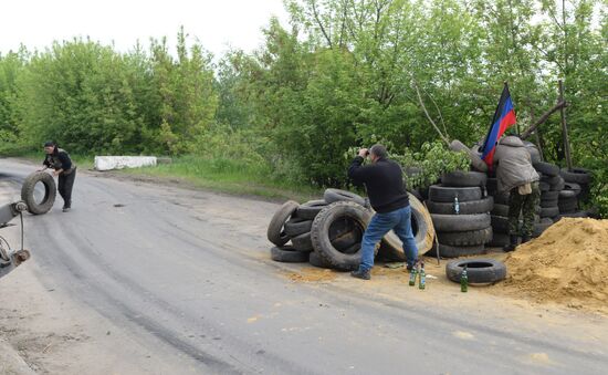 Ukrainian troops launch assault on Slavyansk