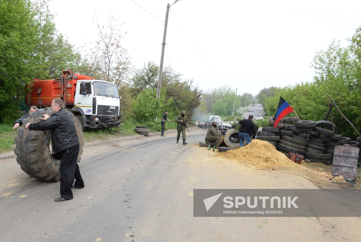 Ukrainian troops launch assault on Slavyansk