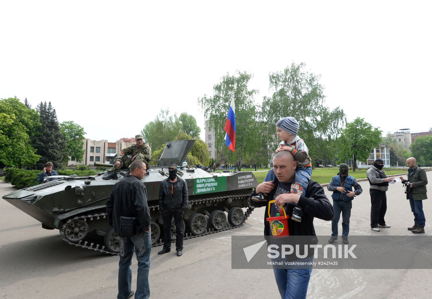 Ukrainian troops launch assault on Slavyansk