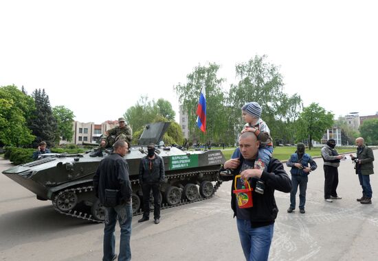 Ukrainian troops launch assault on Slavyansk