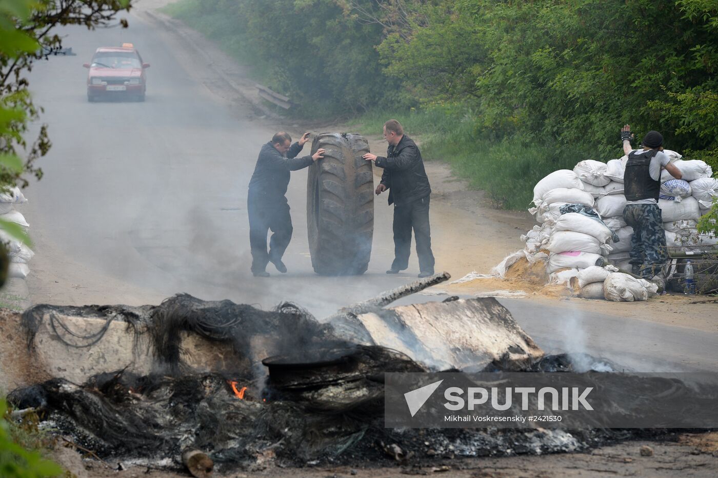 Ukrainian troops launch assault on Slavyansk