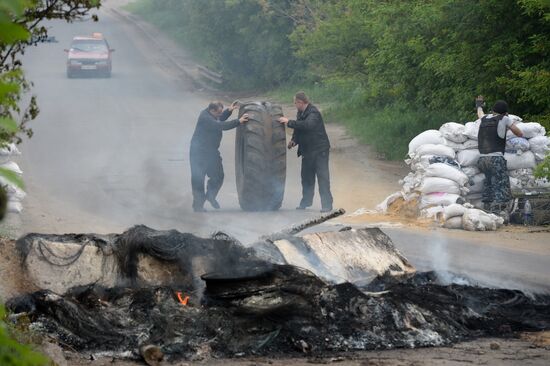 Ukrainian troops launch assault on Slavyansk