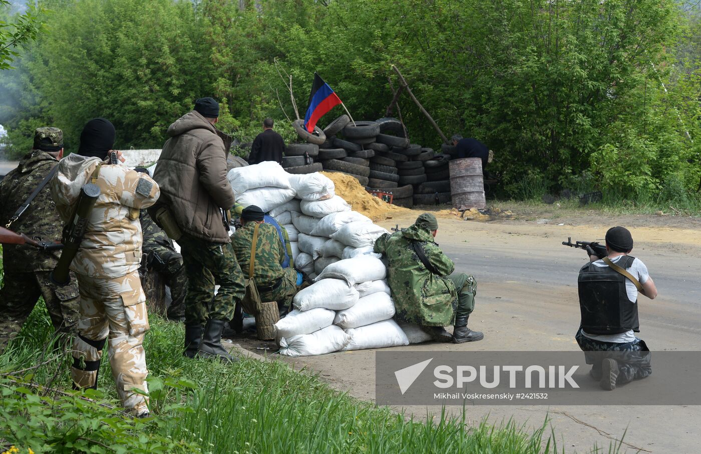 Ukrainian troops launch assault on Slavyansk