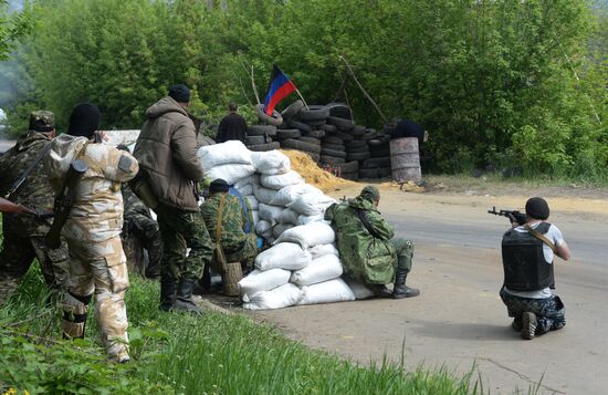 Ukrainian troops launch assault on Slavyansk