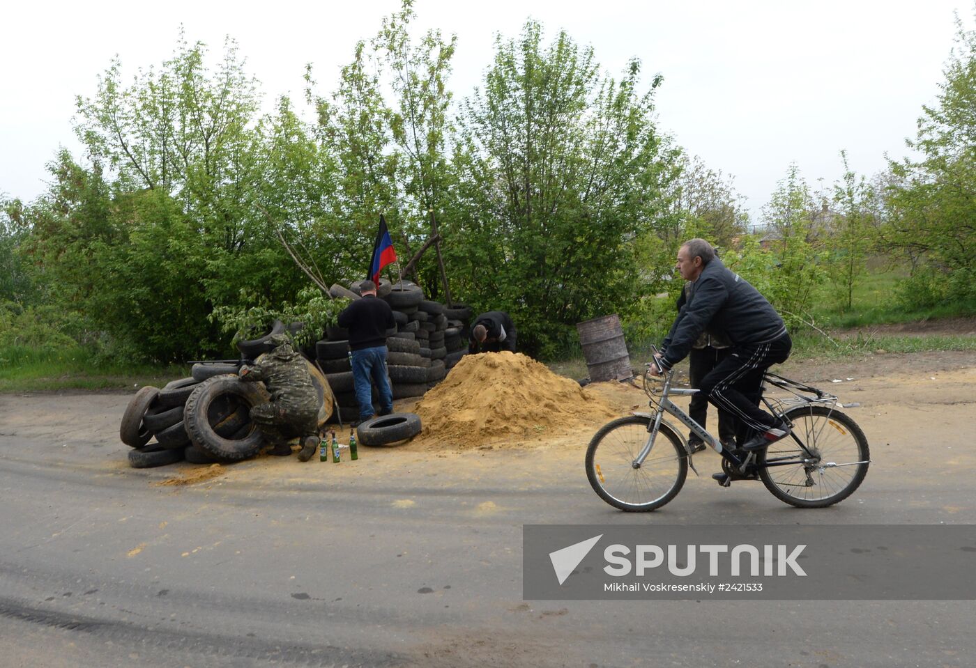 Ukrainian troops launch assault on Slavyansk